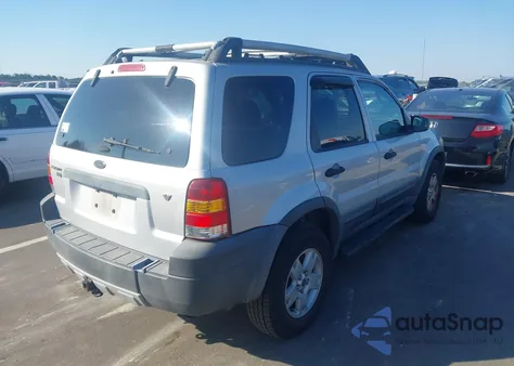 2005 Ford Escape Xlt z USA, uszkodzony, nr VIN 1FMYU03145KB32164